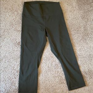 Women’s size 8 Lululemon wonder unders Lux crop